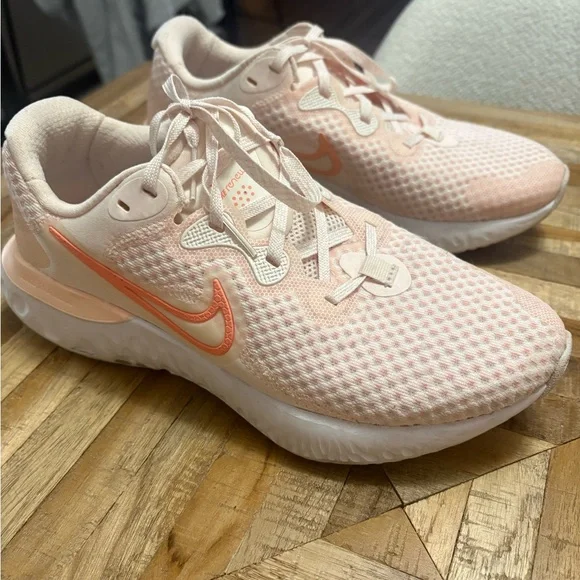 Nike Women’s Light Pink Running Shoes - Picture 5 of 9